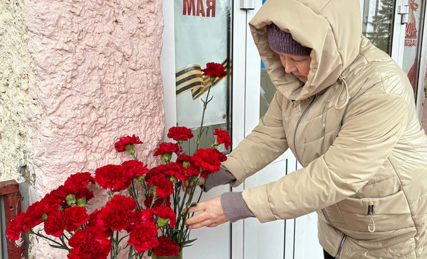 В школе села Ершовка открыли мемориальную доску герою-выпускнику