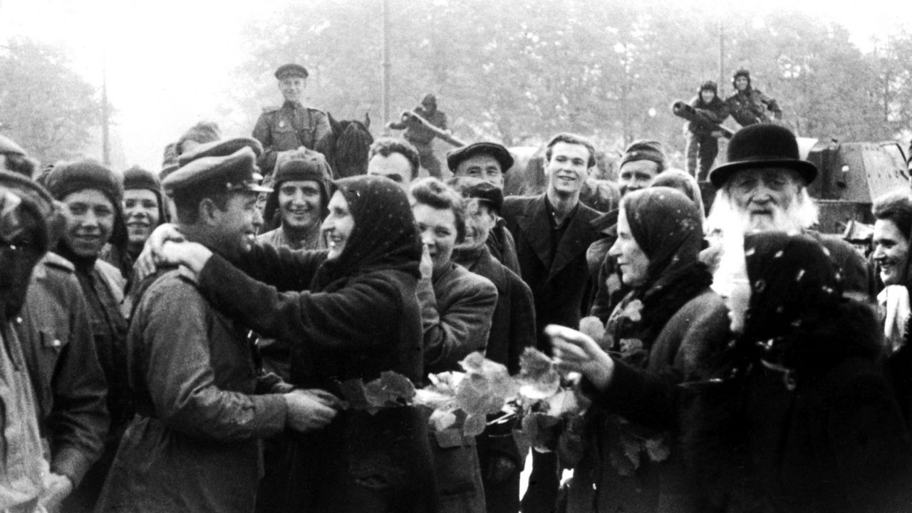 «Горячие парни»: жертвы двойного геноцида