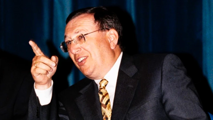 Не даёт, не ведёт, но всё ещё разбойник: Куда пропал опальный олигарх Гусинский. И при чём тут Тихановская