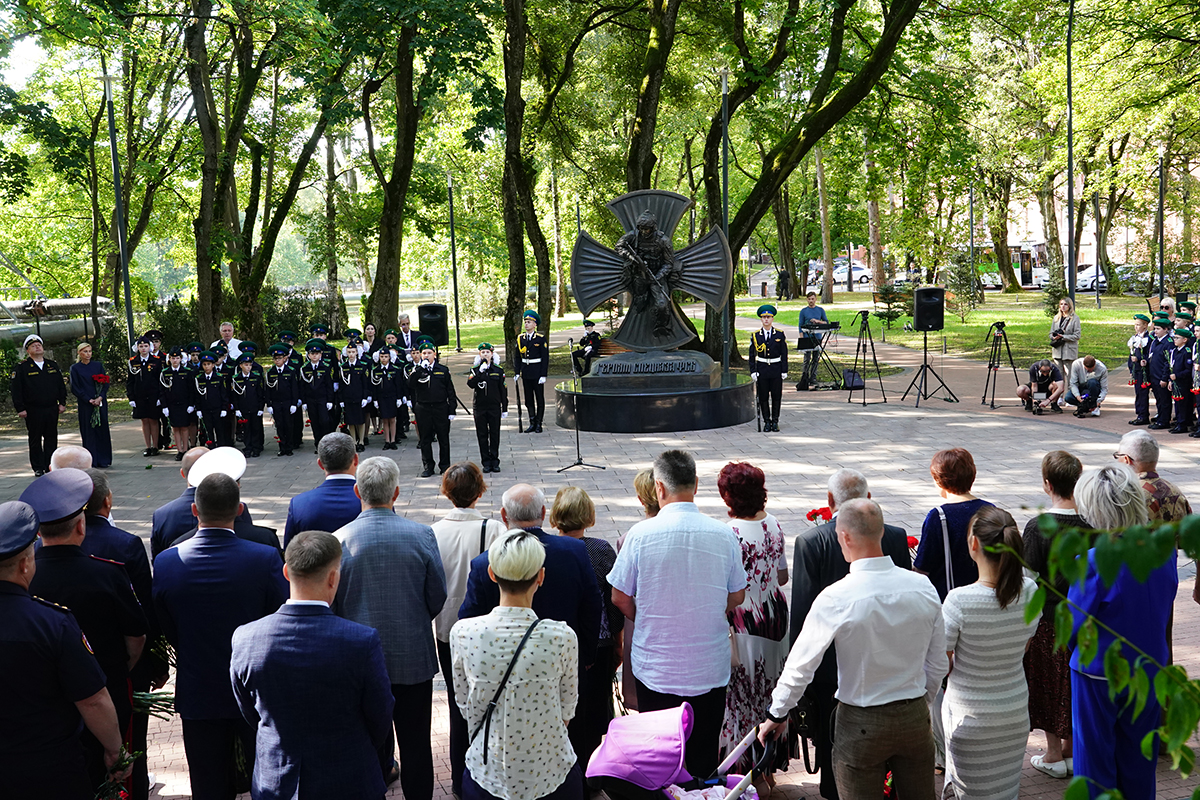 В Калининграде почтили память бойцов и мирных граждан, погибших от рук террористов