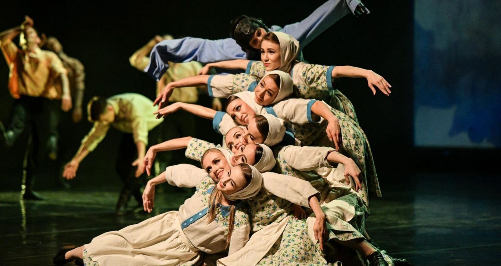 Театр кукол кошкин дом. Красивый кукольный театр. Став театр кукол. Гусенок спектакль театр кукол. Московский театр кукол гусенок.