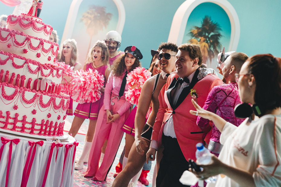 Кадры из фильма «Москва слезам не верит. Всё только начинается». Актер Дэниел Барнс