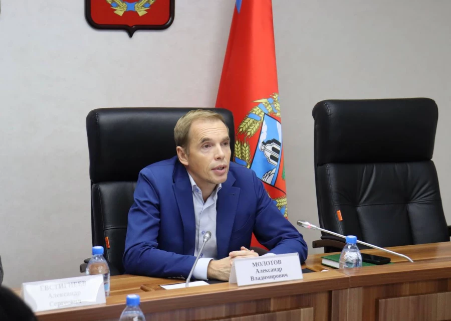 Круглый стол, посвящённый организации горячего питания в общеобразовательных организациях региона.