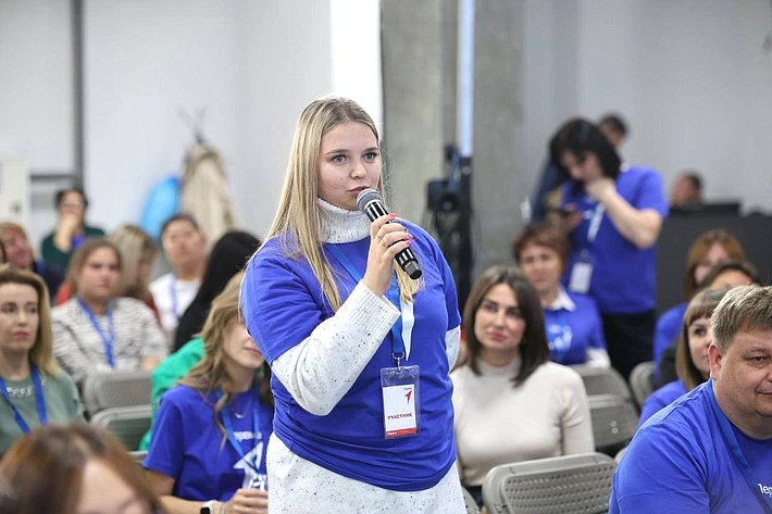 Андрей Хапочкин организовал в Южно-Сахалинске встречу активистов «Движения Первых» с командиром экипажа танка «Алеша»