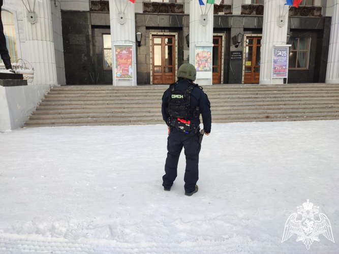 Сотрудники ОМОН «Арктика» обследовали места проведения первенства Республики Коми по волейболу