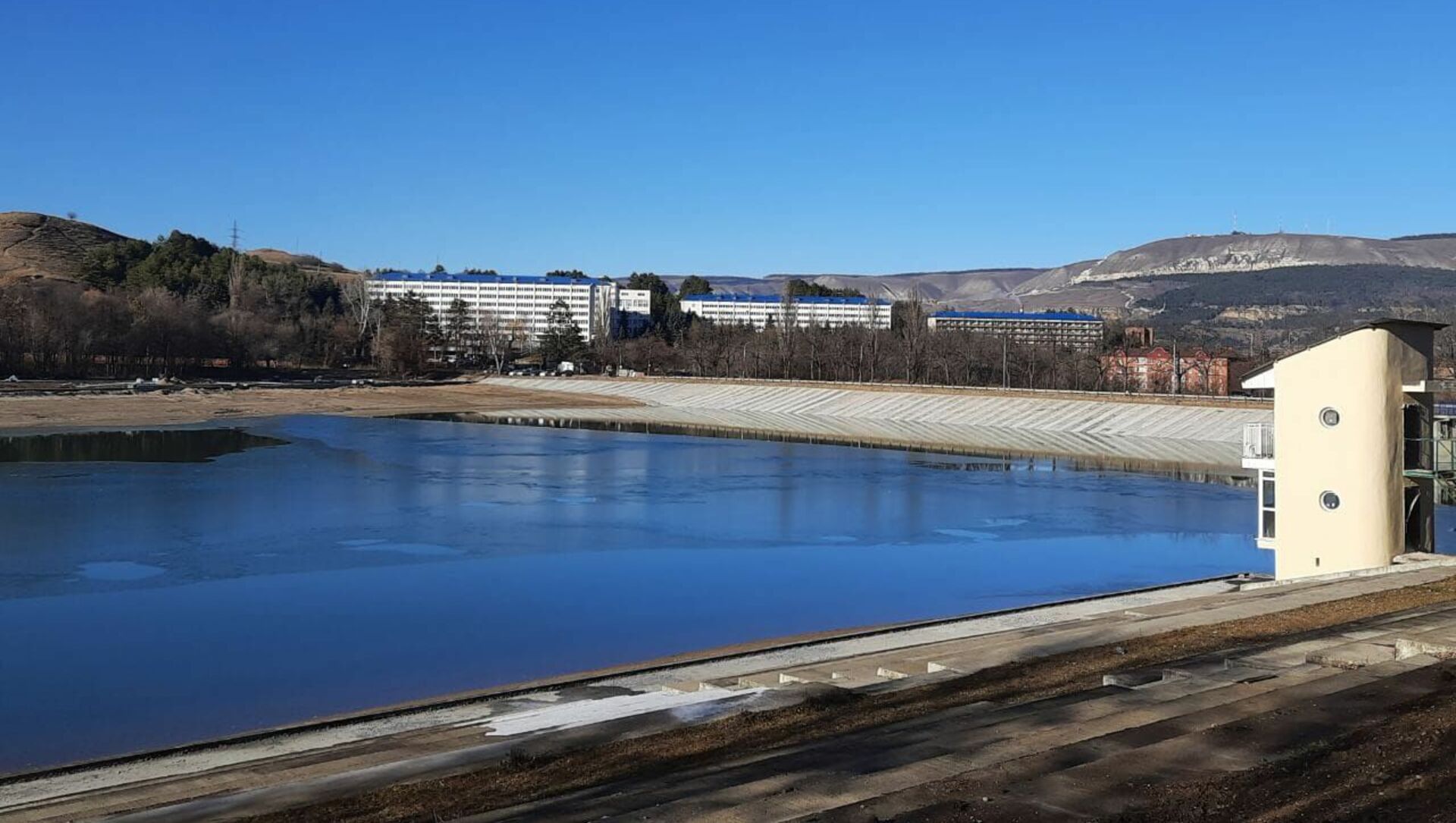 Старое озеро. Старое озеро Кисловодск. Старое озеро Кисловодск 2022. Городское озеро Кисловодск. Старое озеро Кисловодск реконструкция 2022.