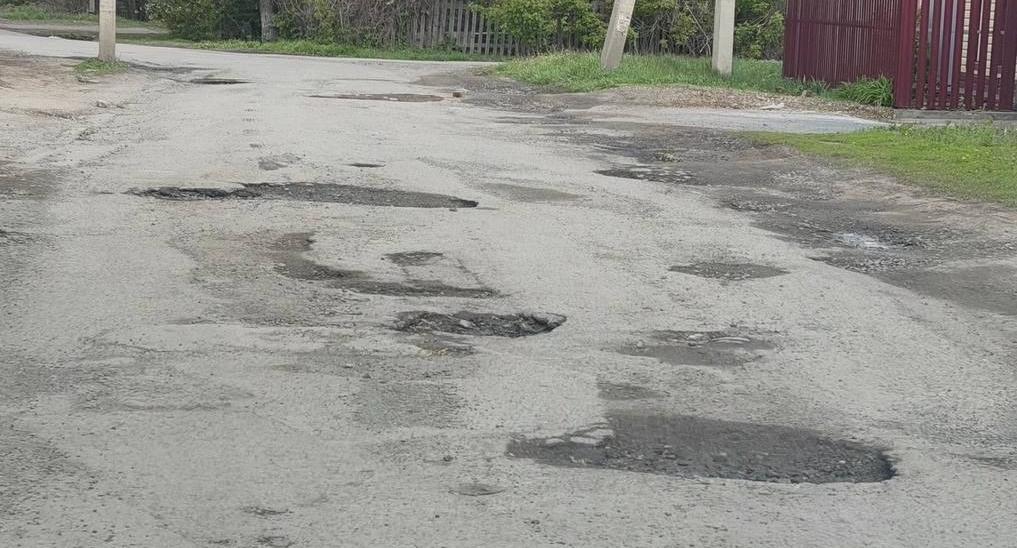 Состояние дороги в Оренбурге, фото: местные жители