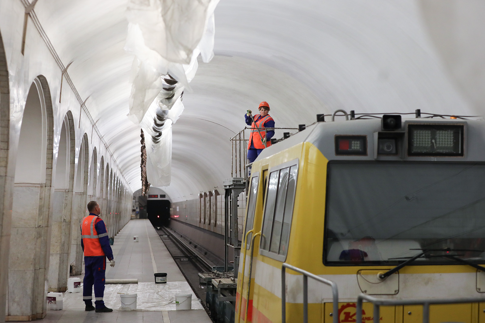 Серпуховская линия метро происшествия. Авария на серпуховско-тимирязевской линии. Вагон метро серая ветка. Станция метро савеловская серая ветка. Авария на серпуховско-тимирязевской линии.