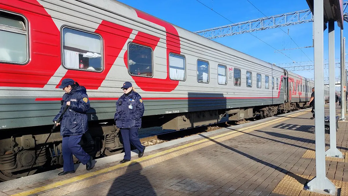 Из-за падения обломков БПЛА в Ростовской области задерживаются 23 поезда