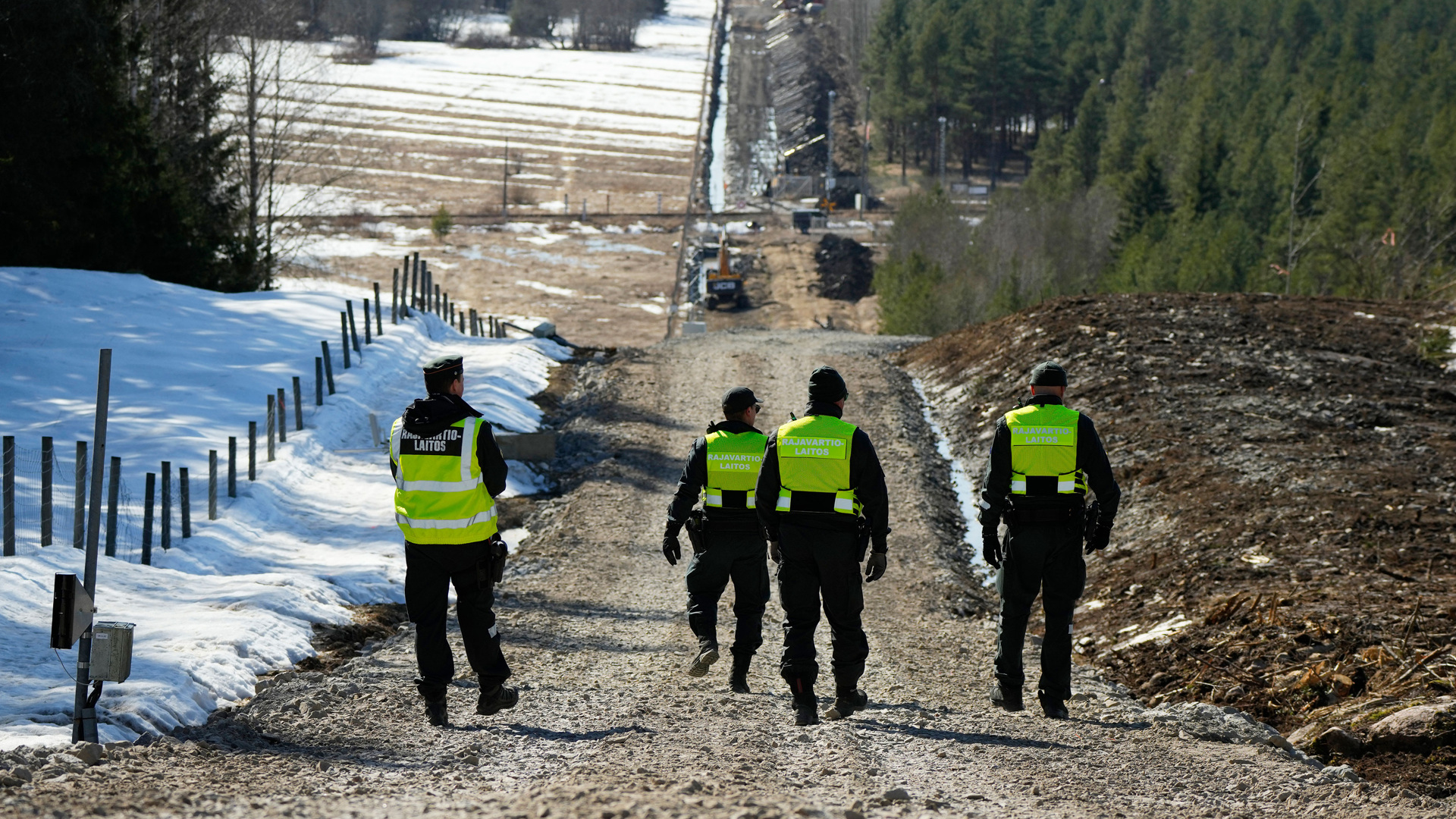 Финляндия закрыла границу