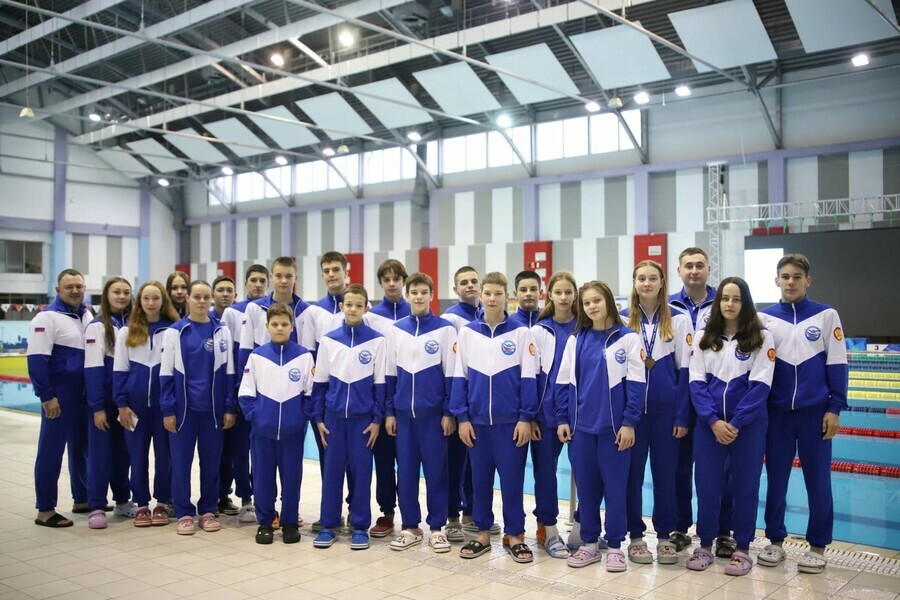 Почти 30 медалей привезли благовещенские пловцы с международных соревнований