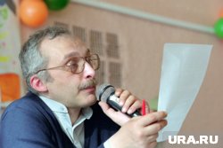 В 1986 году сыграл за столом в первой игре «Что? Где? Когда?», которая прошла в прямом эфире