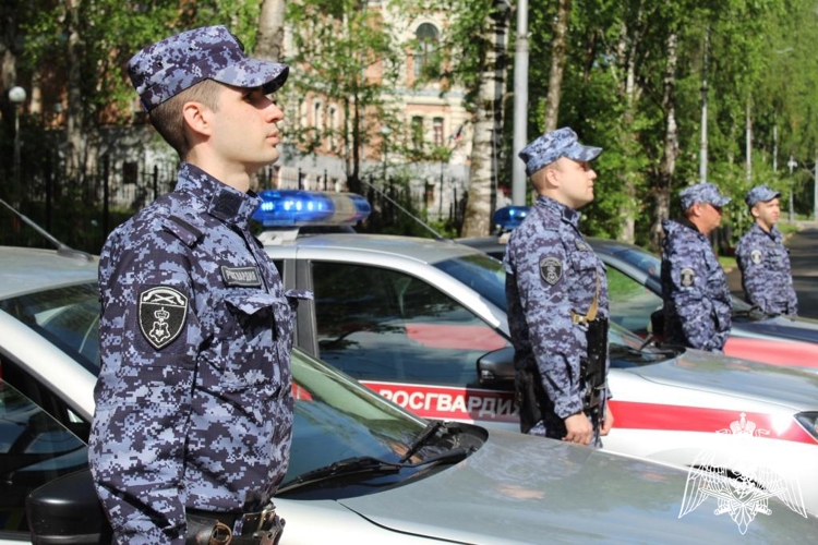 Сотрудники вневедомственной охраны Росгвардии отмечают профессиональный праздник