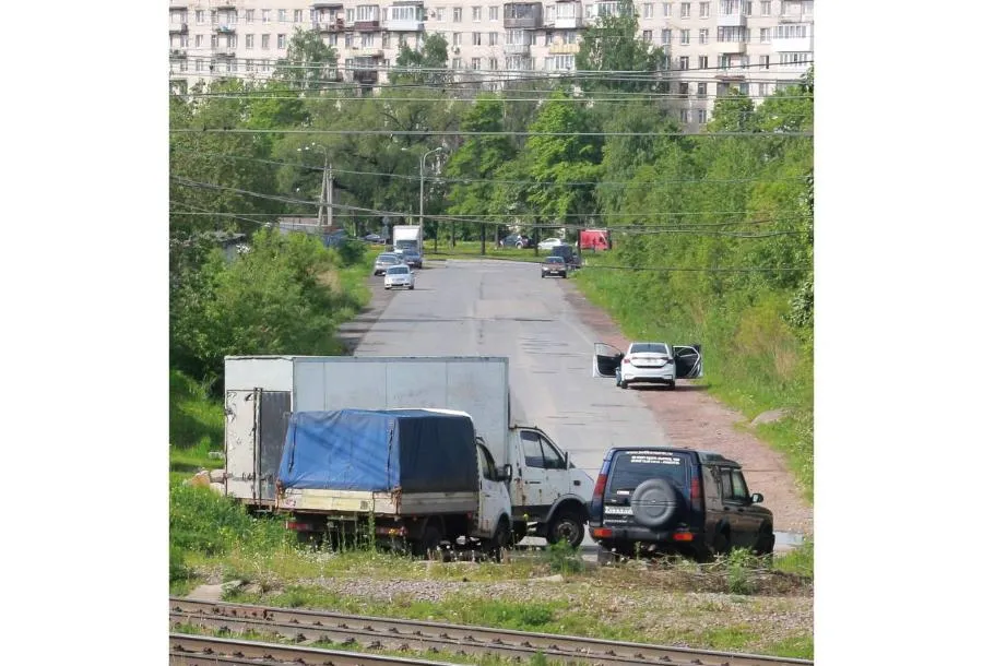 Зашли в «тупик». Память о старой дороге на Токсово увековечили в Калининском районе | ФОТО Дмитрия РАТНИКОВА