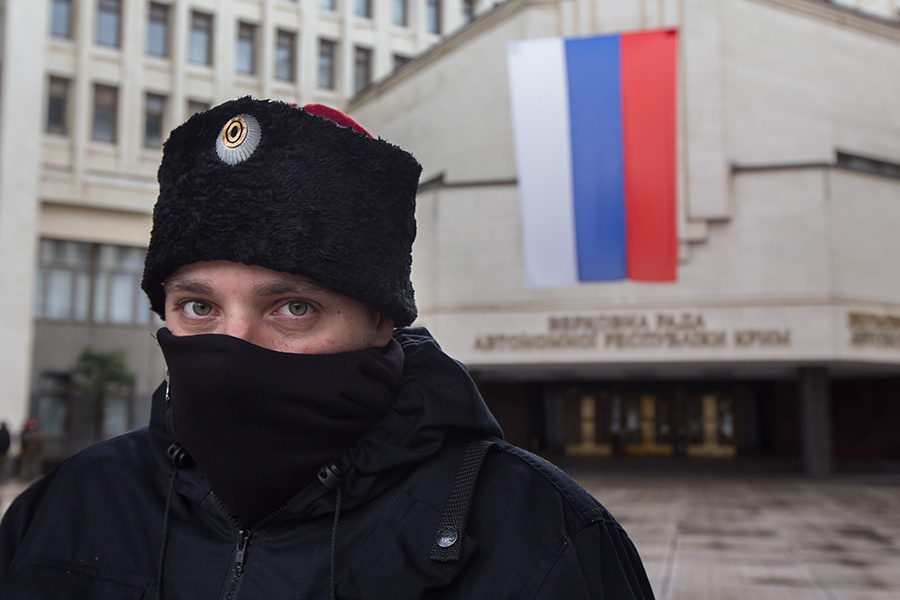 25 февраля над центральным входом в здание Верховной рады Автономной Республики Крым вывесили российский флаг