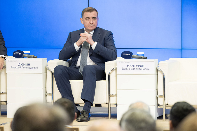 Дюмин и мантуров. Дюмин губернатор тульской. Дюмин и мантуров. Заместитель председателя правительства. Тульскую область посетил мантуров.