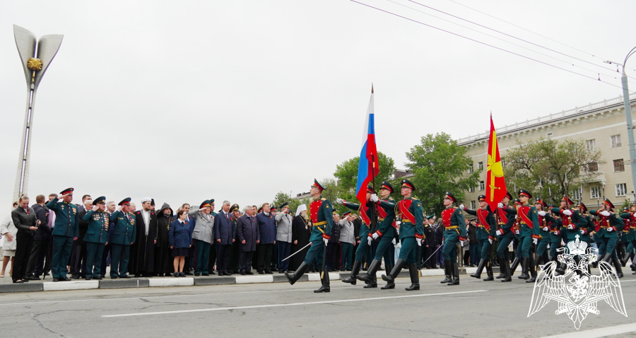 При участии Росгвардии состоялось возложение гирлянды Славы в донской столице