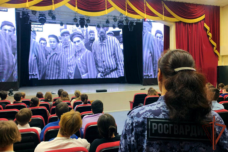 Росгвардия проводит патриотические встречи с юными воспитанниками на Урале