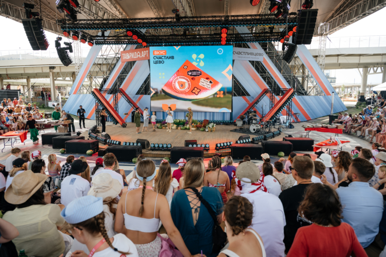 В Крыму завершился фестиваль «Таврида.АРТ» — томичи поделились эмоциями