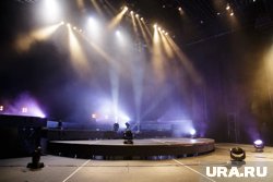 Актеры уже готовы выйти на сцену