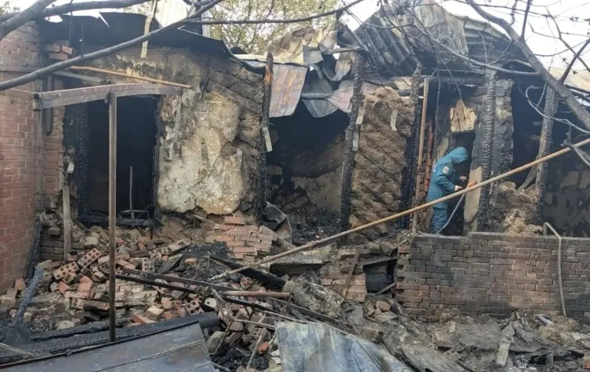 Двое мужчин погибли при пожаре в частном доме в Ростове-на-Дону