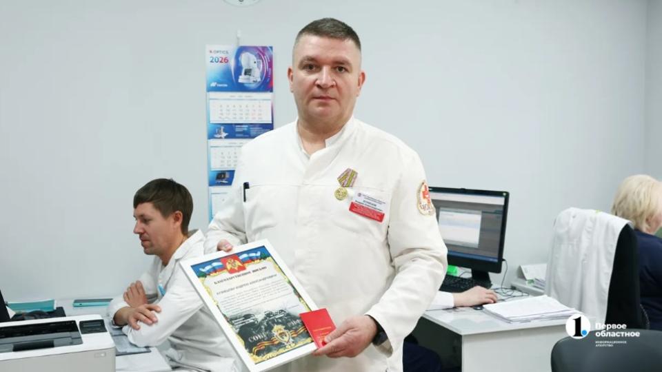 Офтальмолога из Челябинска наградили медалью за спасение раненых бойцов