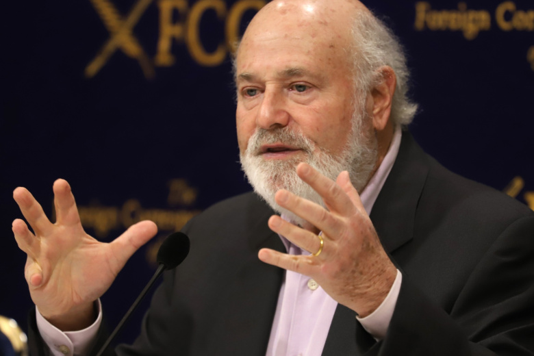 Сыну голливудского режиссера предъявят обвинения в убийстве родителей