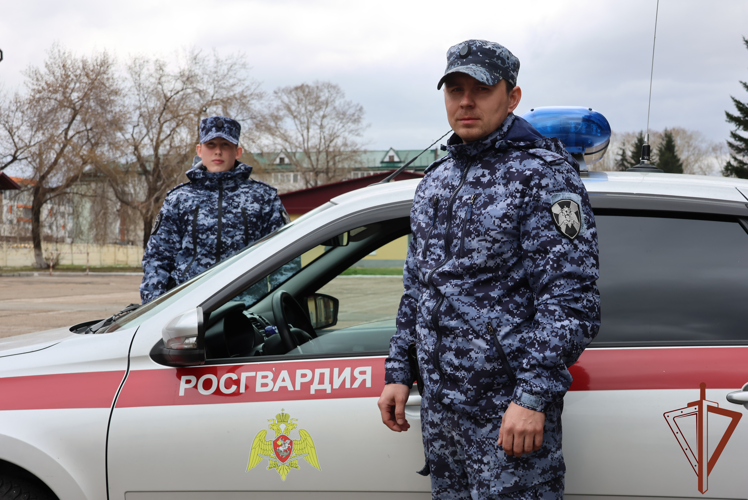 В Иркутске росгвардейцы уберегли девушку от необдуманного поступка
