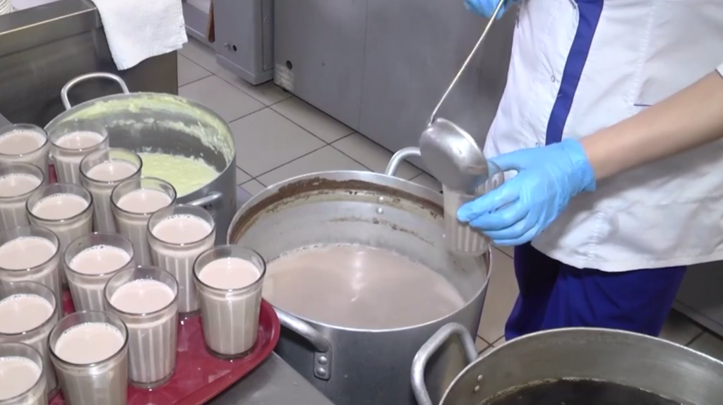 В брянских школах увеличили время обедов