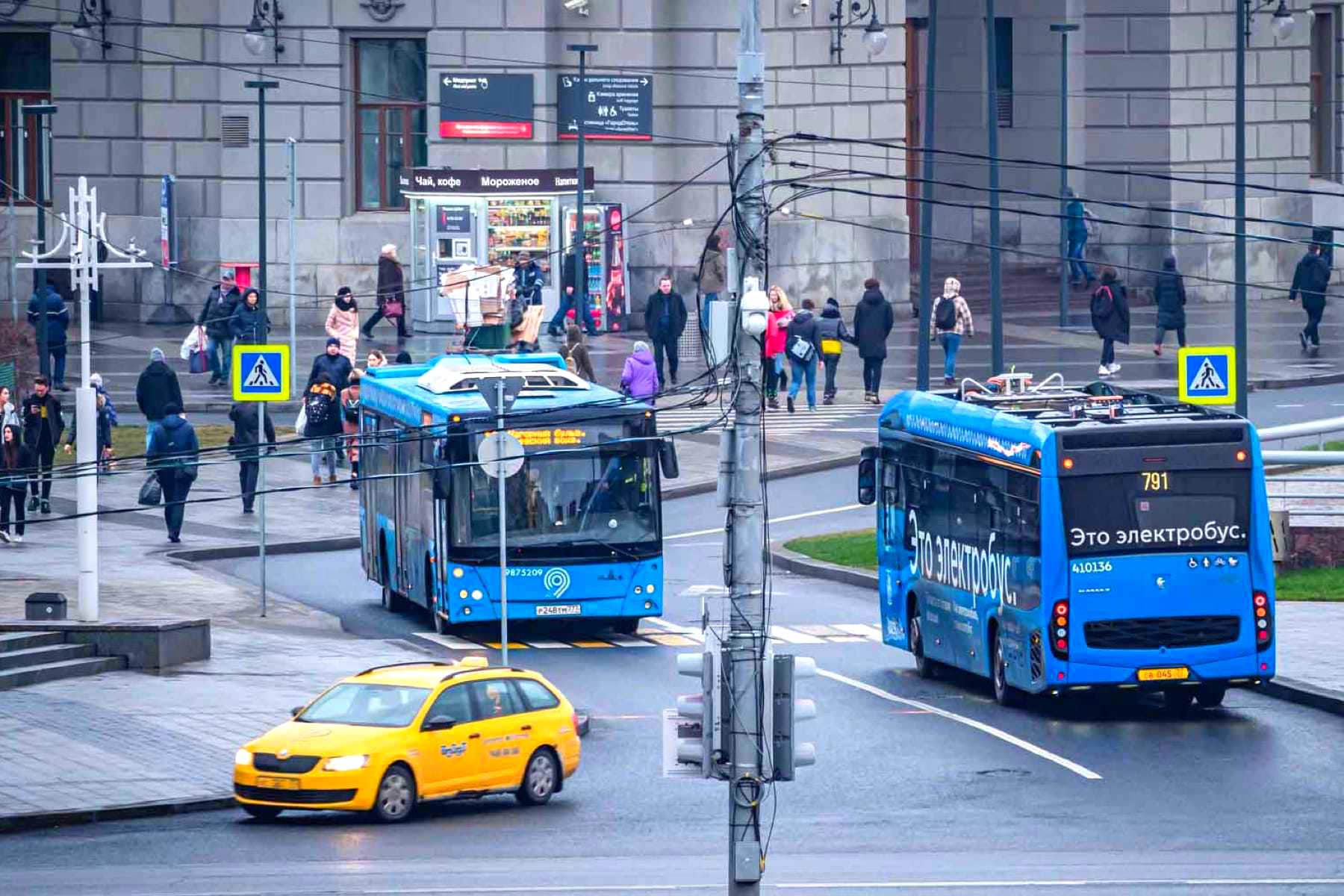 Общественный транспорт москвы. Общественный транспортёр. Общественныйй транспор \. Городской транспорт Москвы.