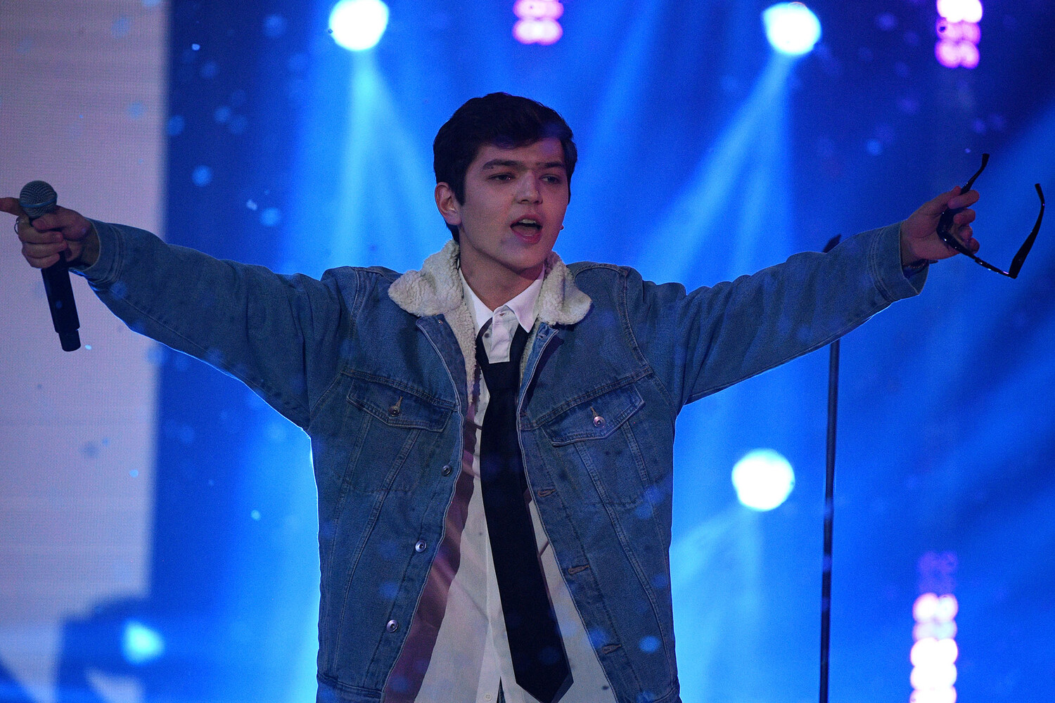 Ходжаниязов джамалдин и акмаль. Акмаль концерт. Молодой певец акмаль. Акмаль. Акмаль 2022.