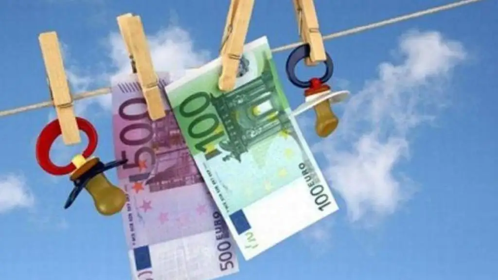 Неплательщики алиментов задолжали государству полмиллиарда евро