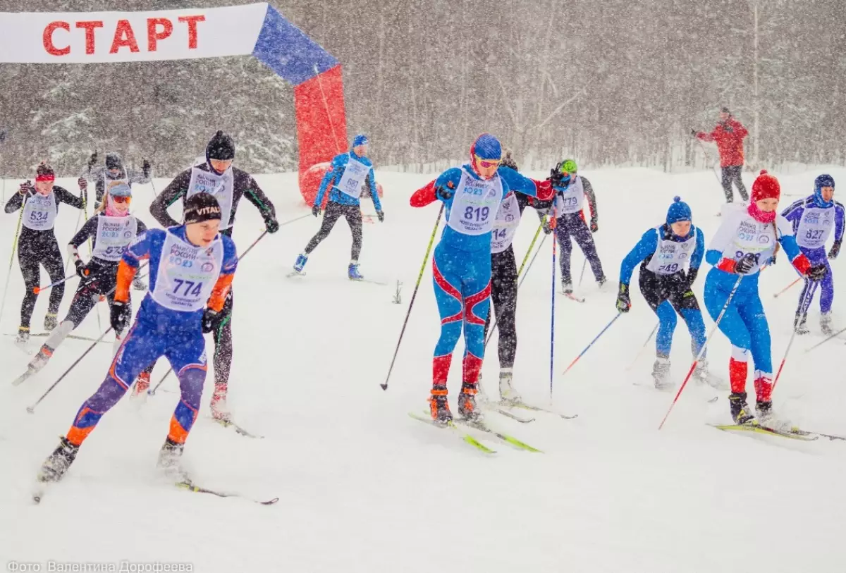 Спорт в россии 2023 год. Лыжня России 2023 старт. Спортсмены лыжники России. Лыжня России картинки. Лыжная гонка картинки.