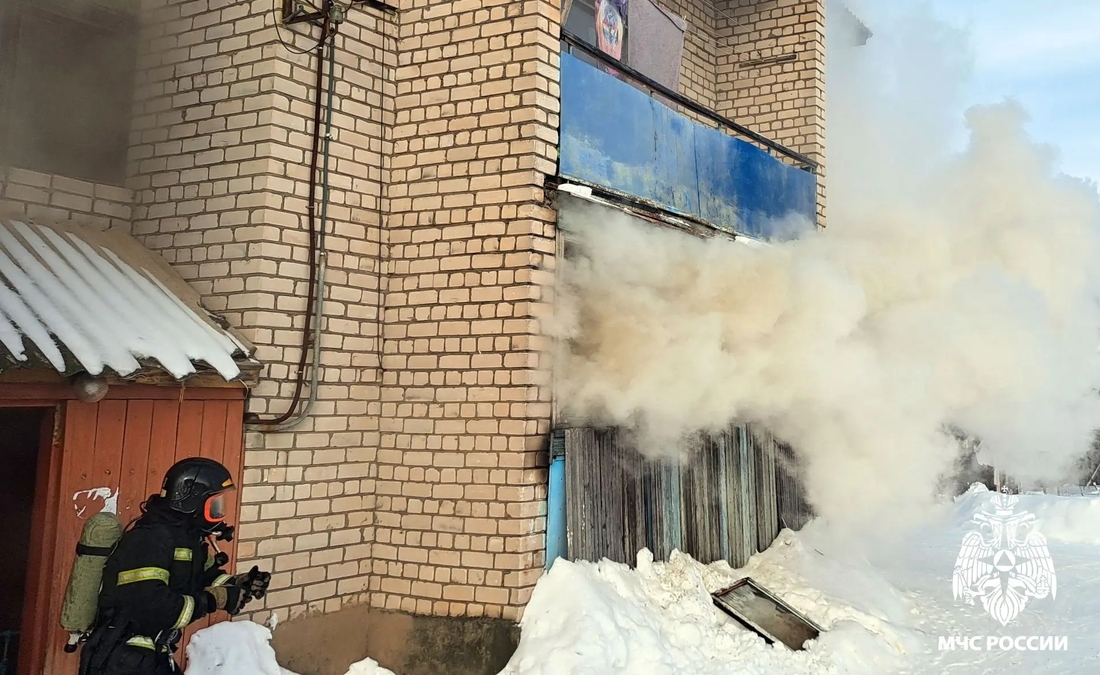 Женщина, пытаясь подключить газовый баллон к кухонной плите, устроила пожар в Белозерском округе