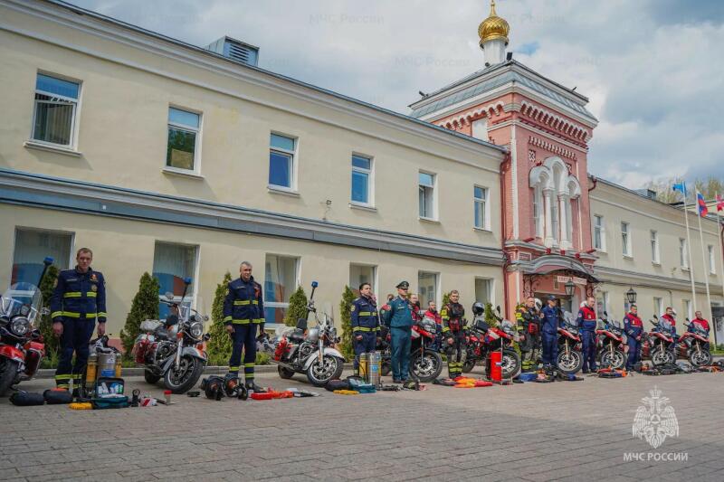 Группы экстренного реагирования на пожарно-спасательных мотоциклах МЧС России обеспечивают безопасность в столице