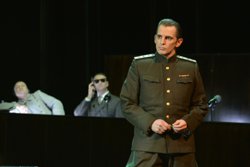 Помимо кино, Максим Дахненко также регулярно играет и на театральной сцене 