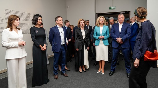 Татьяна Голикова и помощник Президента Республики Узбекистан Саида Мирзиёева открыли выставку «Свет между мирами»