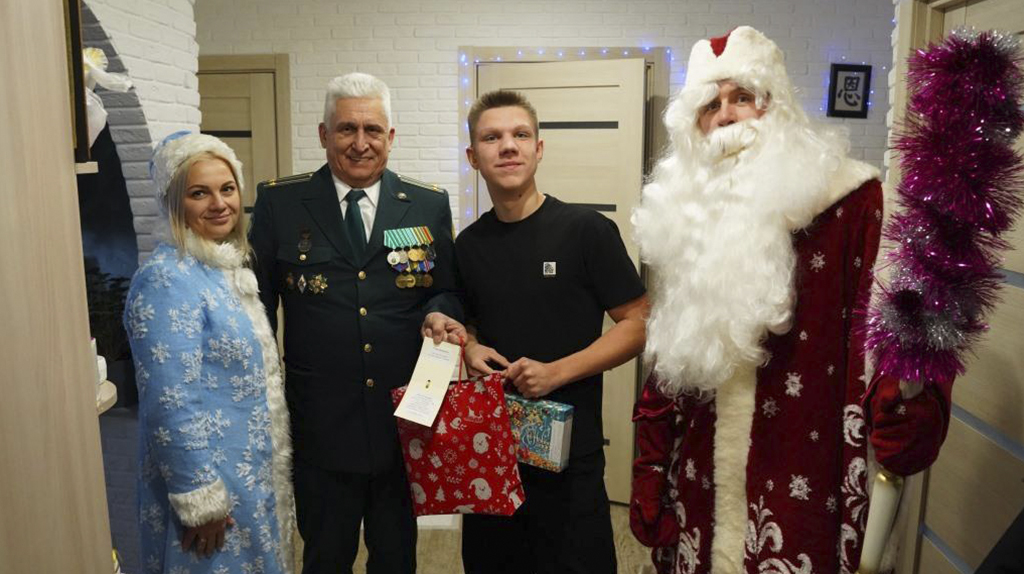Брянские таможенники исполнили новогодние мечты детей своих сослуживцев