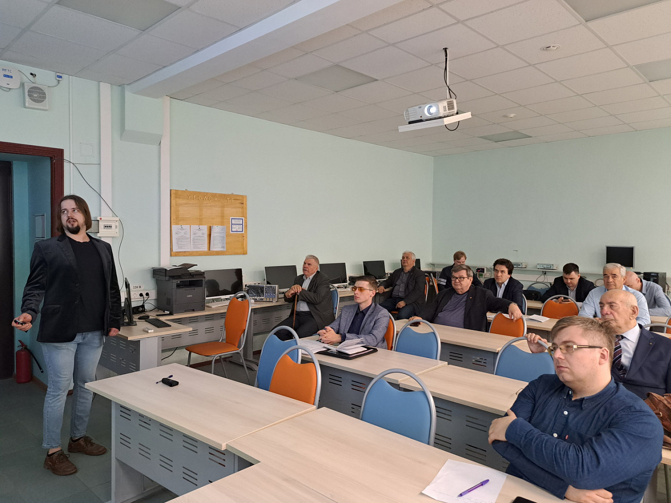 Студенты на конференции фото. Иптип мирэа. Институт индустриального программирования. Оренбург университеты программирование. Фотографии студентов.