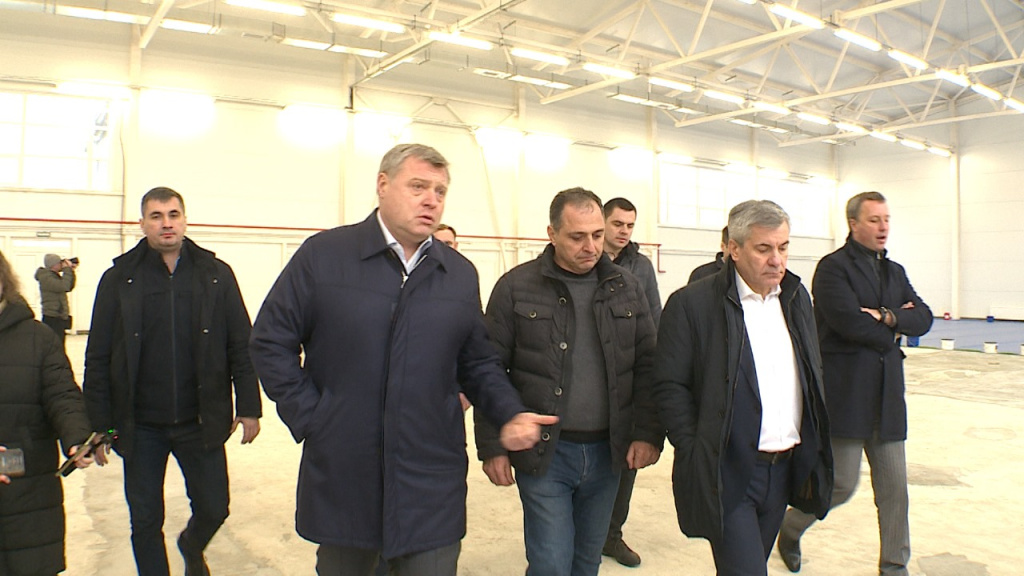 Астраханский губернатор проверил ход строительства соцобъектов в Камызяке