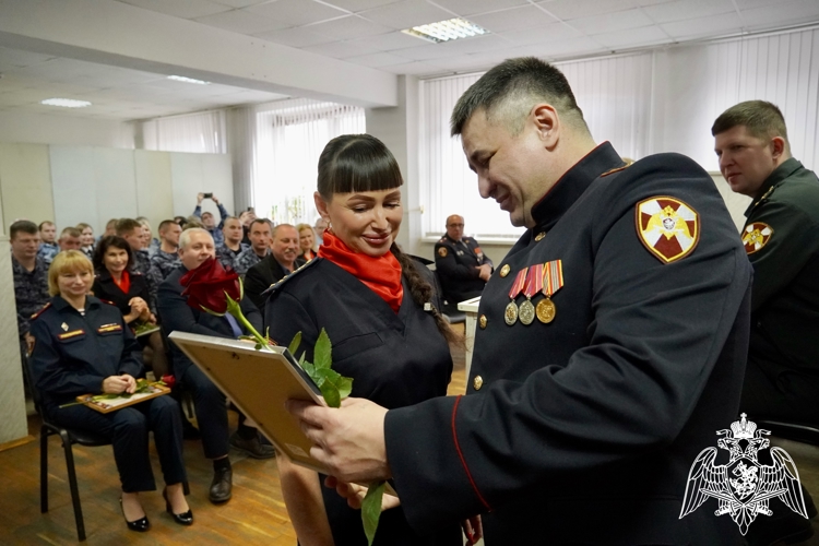 От ветерана до новичка: в Костроме чествовали сотрудников вневедомственной охраны Росгвардии