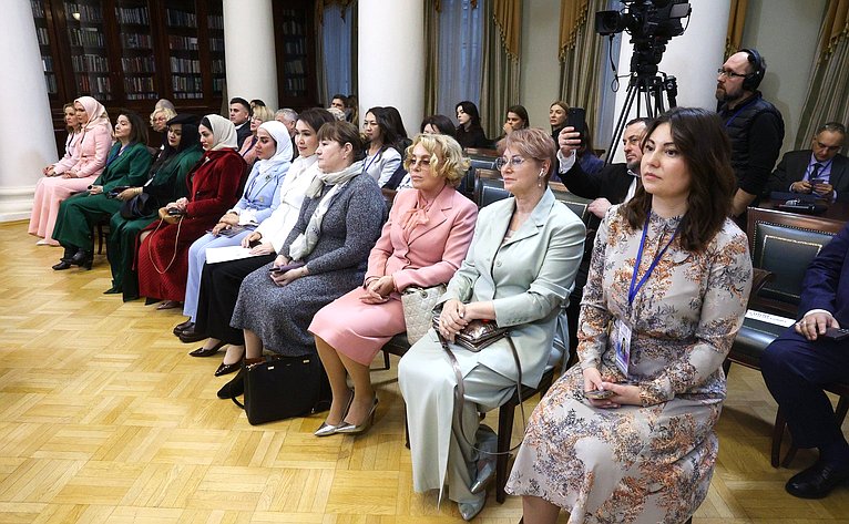 Встреча Председателя СФ Валентины Матвиенко с представителями отрасли легкой промышленности и креативных индустрий