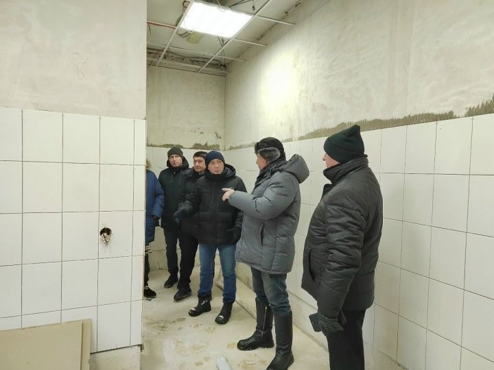 Айдар Салахов ознакомился с ремонтом Мензелинского госветобъединения