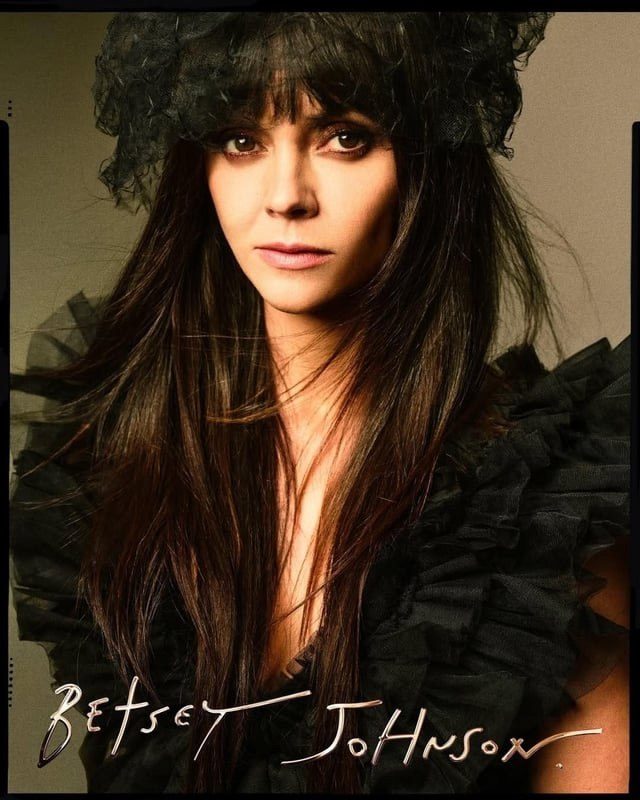 Отдел кадров: Рената Литвинова, Софи Тёрнер и Сабрина Карпентер Отдел кадров: Рената Литвинова, Софи Тёрнер и Сабрина Карпентер