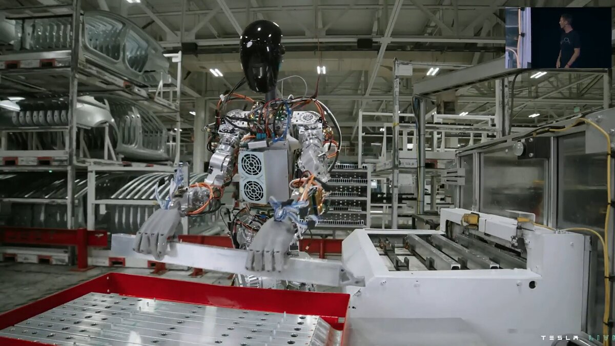 Tesla показала человекоподобного робота Optimus