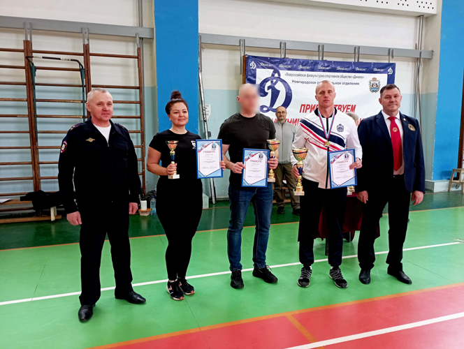 Новгородские росгвардейцы заняли призовые места в соревнованиях по гиревому спорту среди силовых структур региона