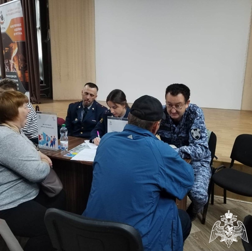 Сотрудники Росгвардии приглашают жителей Карелии на службу