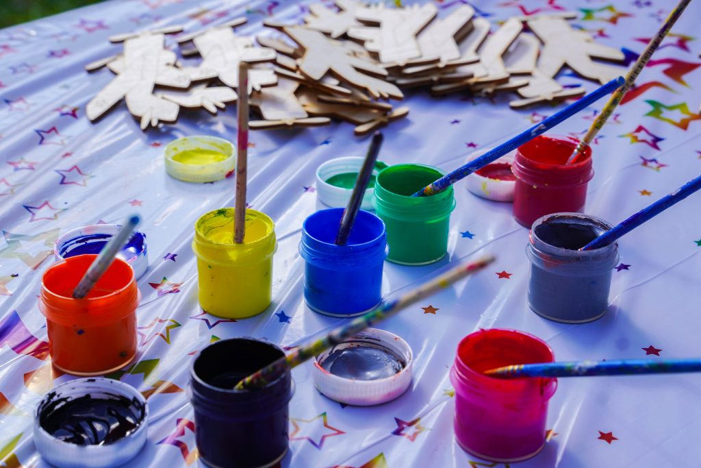 Студенты КАДРа №26 заняли призовые места в рамках городского конкурса «Мы рисуем храм». Фото: Ксения Догонашева, «Вечерняя Москва»