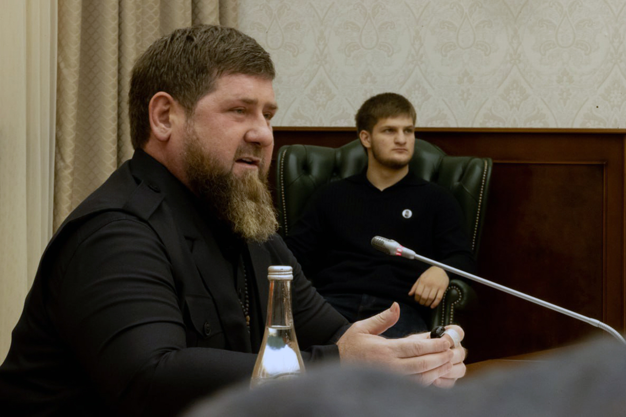 кадыров проведет. кадыров проведет. кадыров на расширенном совещании в правительстве региона. кадыровцы 2022. представитель главы чеченской республики в ярославской области.