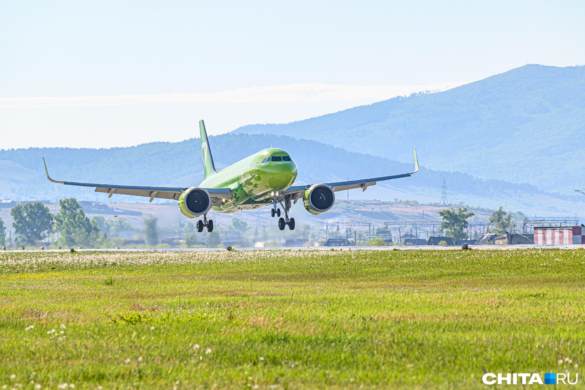 Иркутск сочи прямой. Самолет s7. Посадка самолета. Самолёт s7 Airlines. Иркутск самолет.